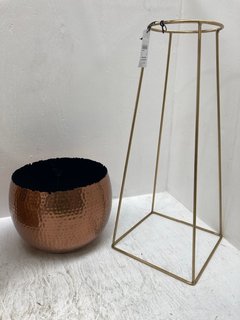 HAMMERED COPPER BOWL TO INCLUDE MINIMO PLANT STAND IN GOLD: LOCATION - H1