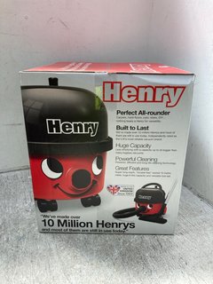 HENRY PERFECT ALL ROUNDER VACUUM TO INCLUDE HETTY VACUUM SPARE TOP: LOCATION - H3