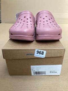 PAVERS SKECHERS WOMENS CROC STYLE SHOES IN ROSE - UK SIZE 8: LOCATION - H14
