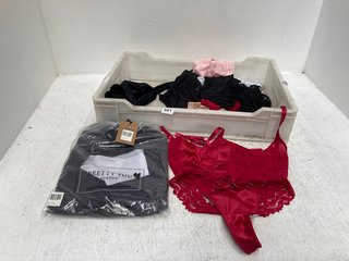 QTY OF ASSORTED WOMENS UNDER GARMENTS IN VARIOUS DESIGNS & SIZES TO INCLUDE POUR MOI LUXE LINEAR V SHAPED BRAZILIAN BRIEFS IN SOFT PINK - UK SIZE 10: LOCATION - H15