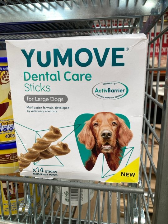 John Pye Auctions YUMOVE DOG DENTAL STICKS WITH YUMOVE JOINT CARE FOR