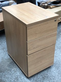 SMALL FILING CABINET WITH 3 LOCKABLE DRAWERS IN NATURAL: LOCATION - B5