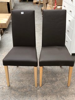 SET OF 2 DINING CHAIRS IN BROWN: LOCATION - C7