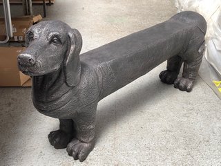 SASSY HOME SAUSAGE DOG BENCH IN GREY: LOCATION - DR2