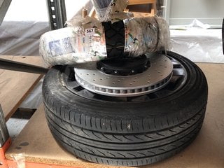 2 X ASSORTED TYRES AND BRAKE DISC TO INCLUDE LANDSAIL TYRE 225/45ZR18: LOCATION - DR5