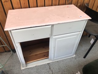 VINTAGE STYLE CABINET IN CREAM/PINK: LOCATION - A1