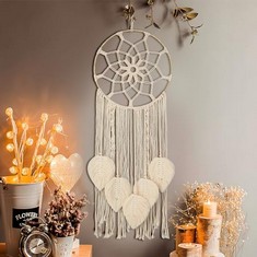QUANTITY OF ASSORTED ITEMS TO INCLUDE NICE DREAM MACRAME DREAM CATCHER LARGE DREAM CATCHERS FOR BEDROOM BOHO WALL HANGING DECOR WITH 5 WOVEN LEAVES TASSELS HOME DECORATION ORNAMENT: LOCATION - C