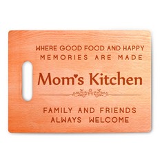 QUANTITY OF ASSORTED ITEMS TO INCLUDE MOTHER'S DAY GIFT - MOM'S KITCHEN ENGRAVED BEECH CUTTING BOARD,FAMILY AND FRIENDS ALWAYS WELCOME,HOUSEWARMING GIFT,VFO-062B RRP £404: LOCATION - D