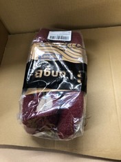 QUANTITY OF ASSORTED ITEMS TO INCLUDE LONG BAY WOMENS' SLIPPER BOOTS SOFT MEMORY FOAM WOMEN BOOTIE SLIPPERS WARM HOUSE SHOES, BURGUNDY UK9-10: LOCATION - D RACK
