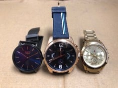 QUANTITY OF ITEMS TO INCLUDE WOMENS TOMMY HILFIGER WATCH GOLD AND A MENS TOMMY HILFIGER WATCH WITH A RUBBER STRAP (BLUE AND A BLUE FACE : LOCATION - F