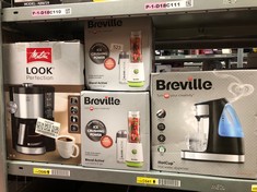 QUANTITY OF ITEMS TO INCLUDE BREVILLE BLEND ACTIVE PERSONAL BLENDER & SMOOTHIE MAKER | 350W | 2 PORTABLE BLEND ACTIVE BOTTLES (600ML) | LEAK PROOF LIDS | WHITE & GREEN [VBL246]: LOCATION - J