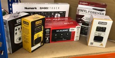 QUANTITY OF ITEMS TO INCLUDE BEHRINGER VINTAGE DELAY VD400 VINTAGE ANALOG DELAY EFFECTS PEDAL, WHITE: LOCATION - K