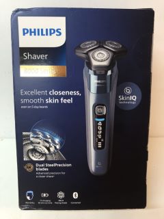 PHILIPS 8000 SERIES MEN'S SHAVER