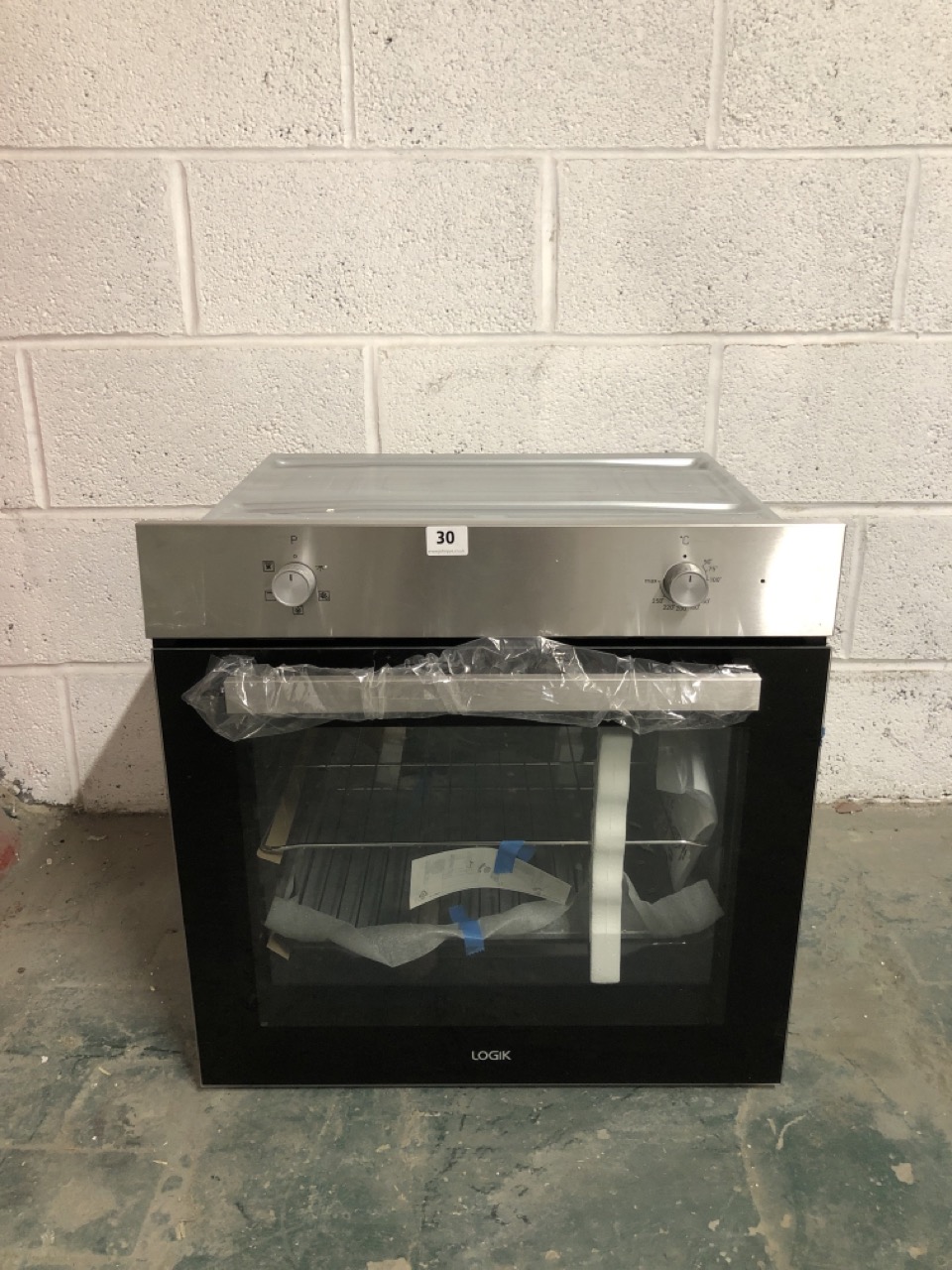 John Pye Auctions LOGIK BUILT IN SINGLE OVEN MODEL NO LBFANX23