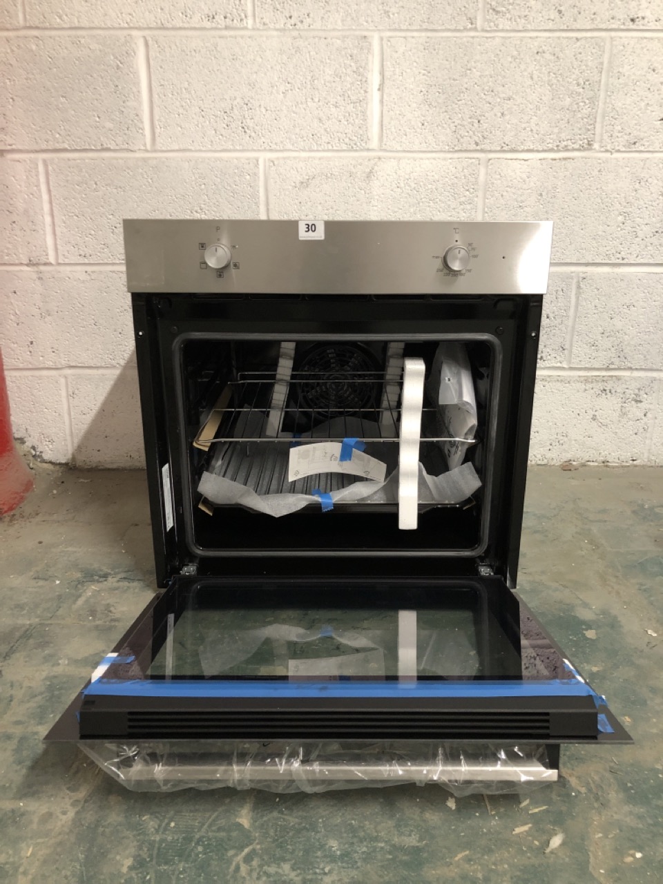 John Pye Auctions LOGIK BUILT IN SINGLE OVEN MODEL NO LBFANX23