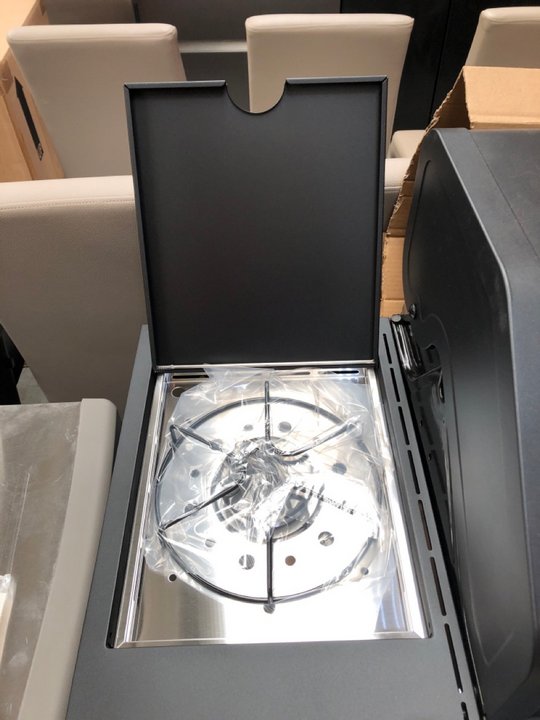 John Pye Auctions JOHN LEWIS & PARTNERS 4 BURNER HYBRID BBQ RRP £