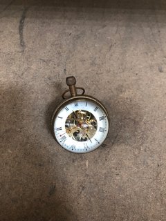 A MAGNIFYING SKELETON POCKET WATCH: LOCATION - BR3