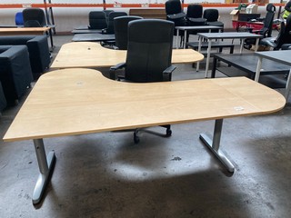 5 X OFFICE DESKS TO INCLUDE 3 X BLACK 2 X NATURAL WOOD TO INCLUDE 5 X OFFICE CHAIRS