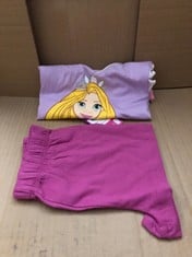 22 X RAPUNZEL SHORT PYJAMA FOR GIRLS AGED 4 TO 5 RRP £227: LOCATION - E