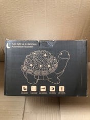 8 X TURTLE SOLAR LIGHT STATUE - CHARGE IN THE DAYTIME TOTAL RRP £179: LOCATION - E RACK