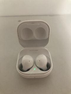 SAMSUNG WIRELESS EARBUDS WITH CHARGING CASE - MODEL SM-R177