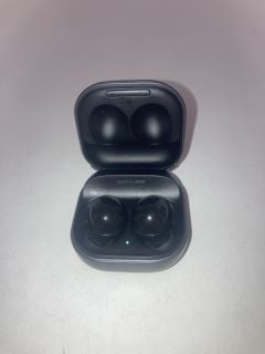 SAMSUNG WIRELESS EARBUDS WITH CHARGING CASE - MODEL SM-R177