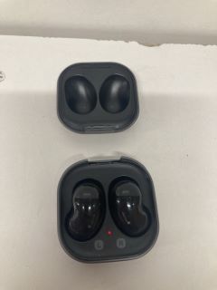 SAMSUNG TRUE WIRELESS EARBUDS