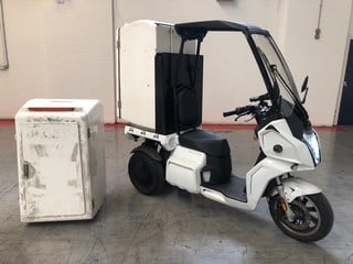 2023 AIDEA AA CARGO L2E (28MPH) 2KW 3 WHEELED ELECTRIC DELIVERY MOPED WITH DUAL 50V 76AH BATTERY TO BE CHARGED BY A TYPE 2 (IEC62196-2) CABLE (NOT INCLUDED) FITTED WITH A 420LTR STORAGE BOX. MILEAGE: