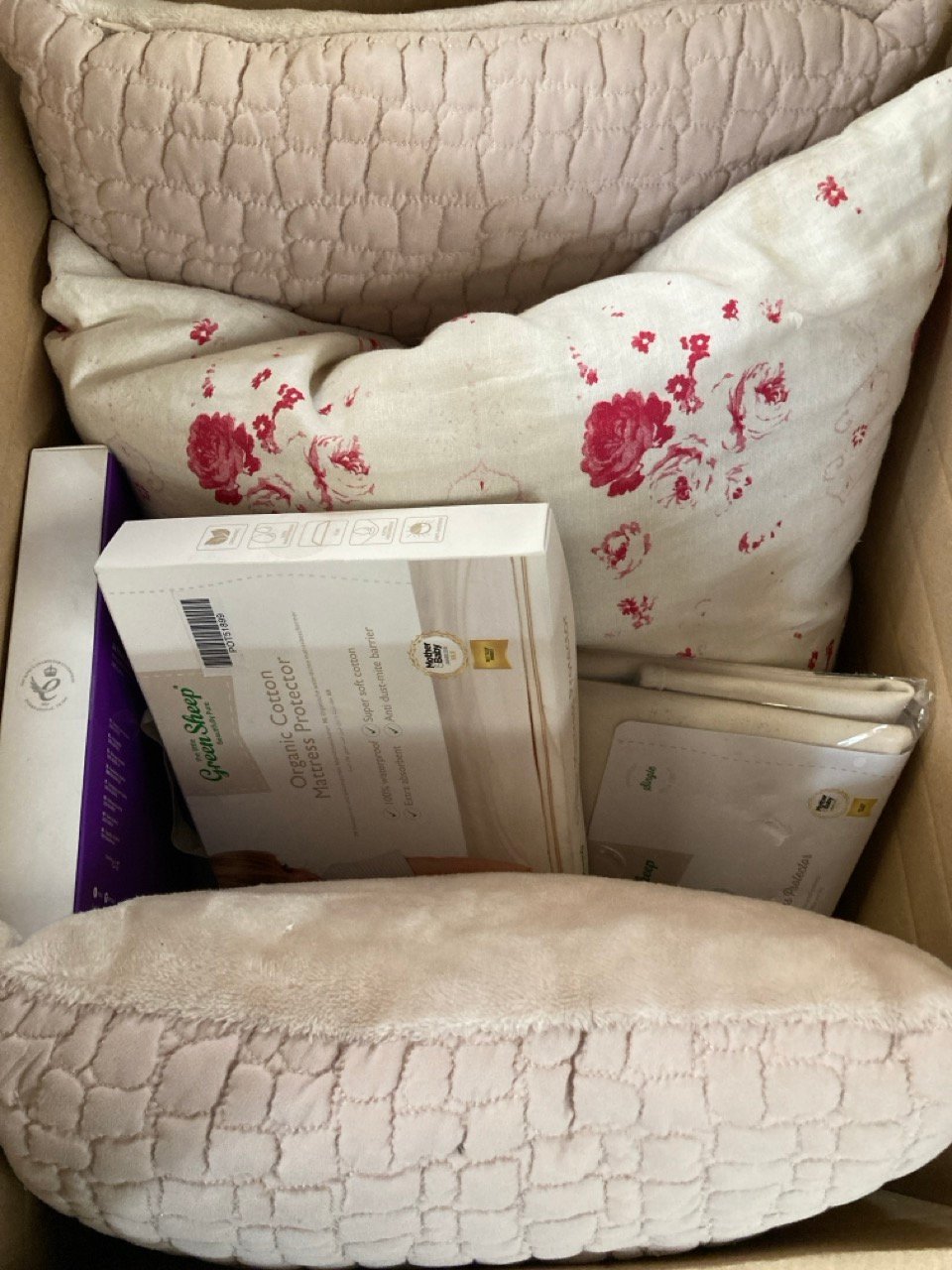 John Pye Auctions 1 X BOX OF ASSORTED ITEMS TO INCLUDE A SNUZ 2 PACK