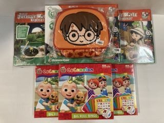 A QTY OF ASSORTED ITEMS TO INCLUDE HARRY POTTER MERENDERO 3D BOBBLEHEAD LUNCH BAG