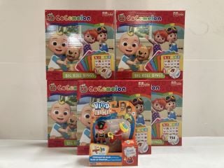 A QTY OF ASSORTED CHILDRENS TOYS TO INCLUDE COCOMELON BIG ROLL BINGO