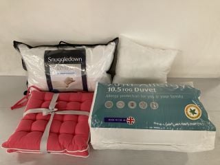 1 X BOX OF ASSORTED ITEMS TO INCLUDE A SNUGGLEDOWN INDULGENT COTTON PILLOW MEDIUM SUPPORT