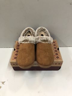 SKECHERS SLIPPERS SIZE: UK 7