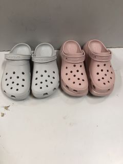 2 X ASSORTED CROCS INC LIGHT GREY CROCS  8