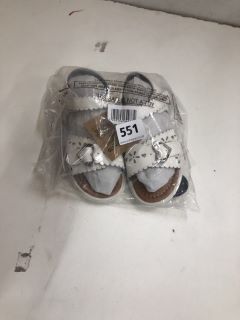 CHILD SANDALS UK SIZE: 11