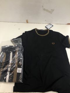 2 X FRED PERRY ITEMS INC FRED PERRY POLO SHIRT SIZE: UK S