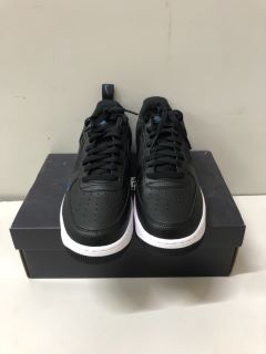 NIKE AIR FORCE 1 '07 SIZE: UK 9