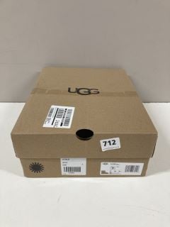 UGG CLASSIC BOOTS SIZE 5