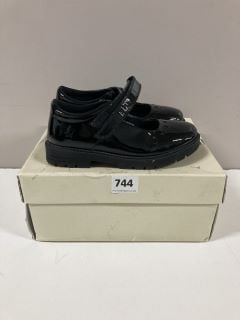 HUSH PUPPIES KIDS SHOES SIZE 32