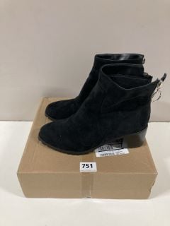 EVERYDAY ANKLE BOOTS SIZE 5