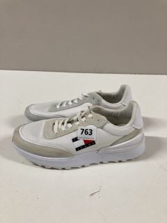 TOMMY HILFIGER TRAINERS SIZE 7