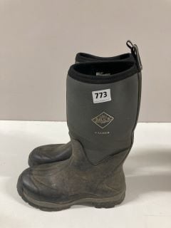 MUCK COMPANY BOOTS SIZE 11