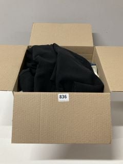 A BOX OF ASSORTED CLOTHING TO INCLUDE DESIGNER WOMEN'S BLAZER M