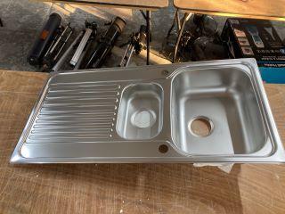 STAINLESS STEEL 1.5 SINK