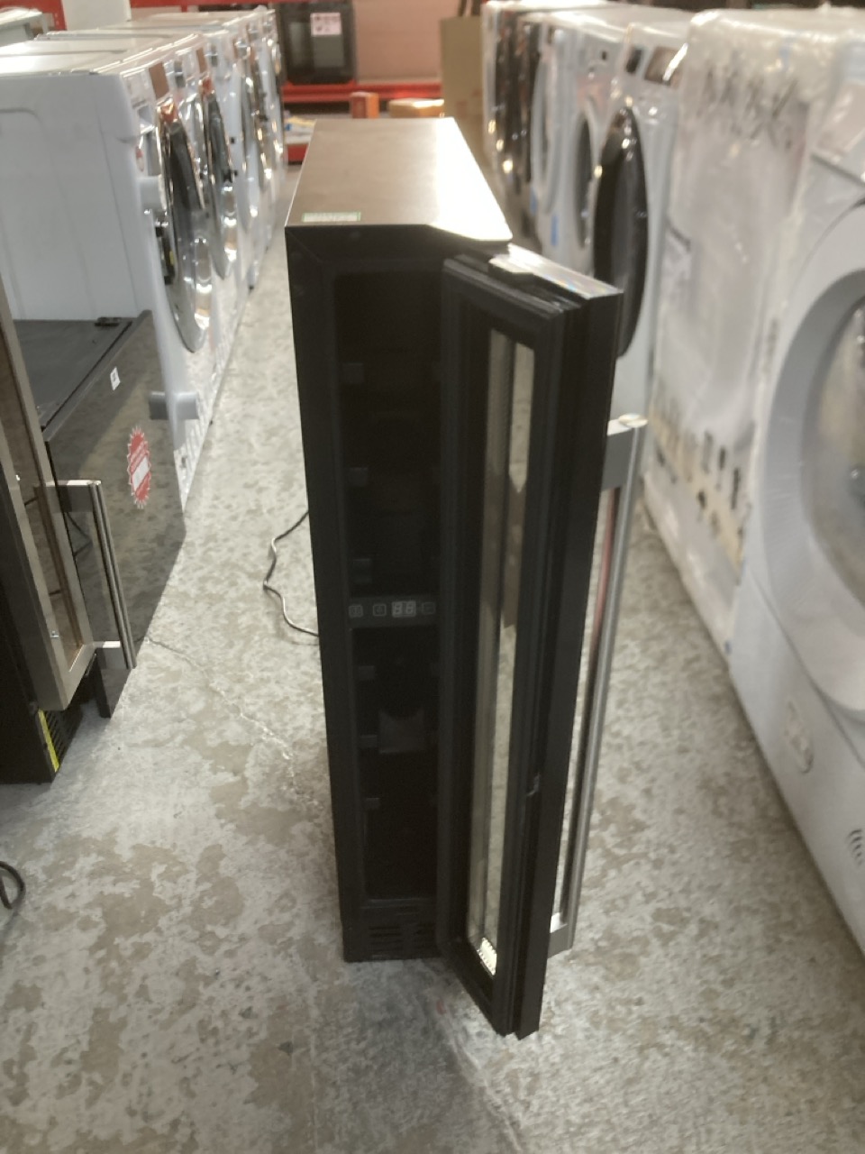 John Pye Auctions CDA WINE COOLER MODEL FWC153BL