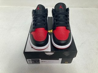 NIKE AIR JORDAN 1 LOW BRED TOE UK SIZE 5 - RRP £149.99: LOCATION - FRONT BOOTH