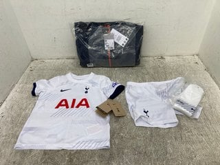 3 PIECE TOTTENHAM HOTSPUR KIT TO INCLUDE SHORTS, T-SHIRT AND SOCKS IN WHITE UK SIZE 4-5Y TO INCLUDE TORRENT WATERPROOF LIGHTWEIGHT JACKET IN DARK BLUE UK SIZE 7-8Y: LOCATION - H 14