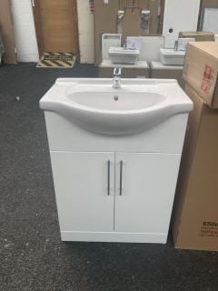 FLOOR STANDING 2 DOOR SEMI RECESSED SINK UNIT IN WHITE WITH A 650 X 440MM 1TH CERAMIC BASIN COMPLETE WITH A MONO BASIN MIXER TAP & CHROME SPRUNG WASTE - RRP £750: LOCATION - A1