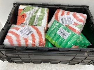 BOX OF MULTI COLOURED BATH MATS TO ALSO INCLUDE QTY OF PORTABLE TRAVEL POTTY REFUSE BAGS: LOCATION - C8