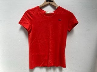 LEVIS WOMENS 'THE PERFECT TEE' T-SHIRT IN RED - SIZE XS: LOCATION - C16